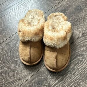 Cozy Tan Fur-Lined Slippers